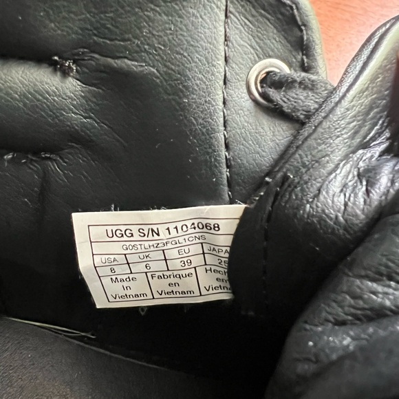 Ugg size 8 sneakers - Picture 6 of 6